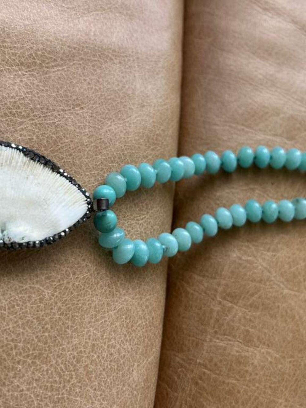Aquamarin and White Coral Necklace - Picture 2 of 4